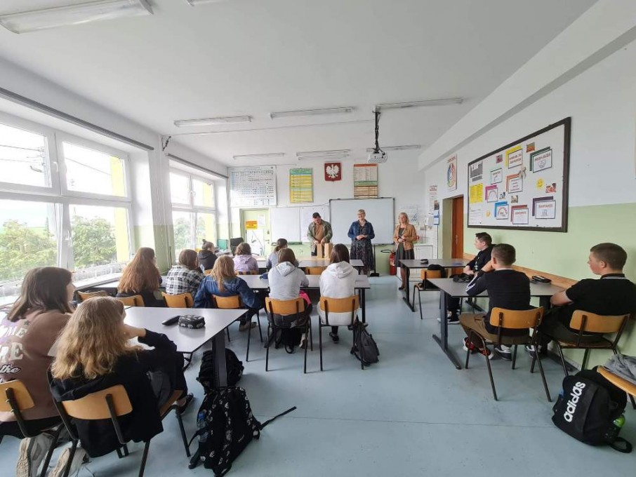 received_1633088617056279