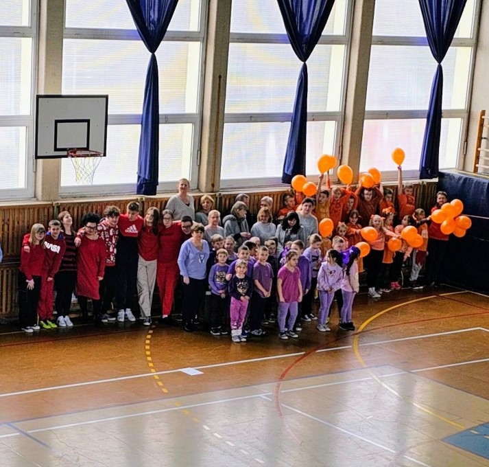 received_901630361065807~3