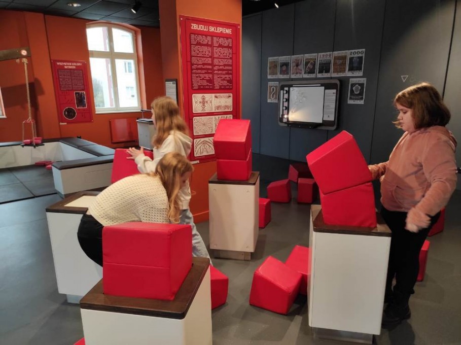 1736ff24-6135-47e6-a579-dacf2aa25094