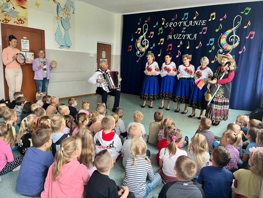 370090929_687423926371777_5838039556742438026_n