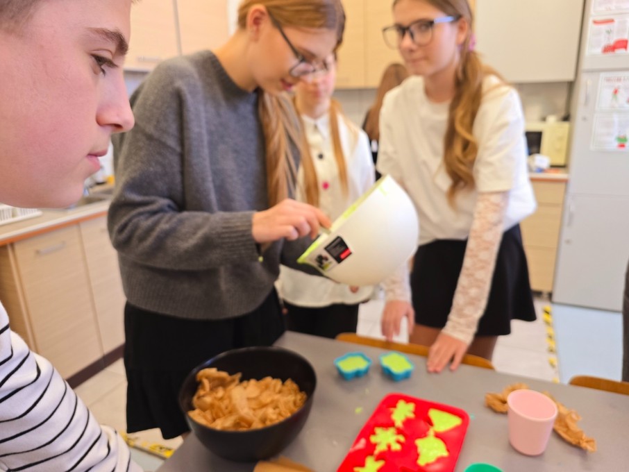 praktyczna lekcja chemii 7b (10)