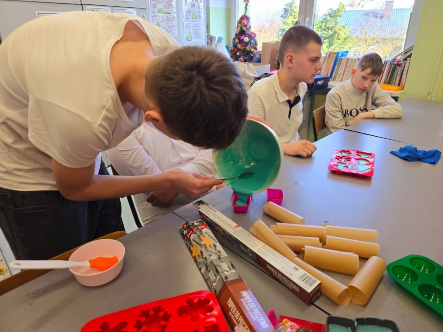 praktyczna lekcja chemii 7b (2)