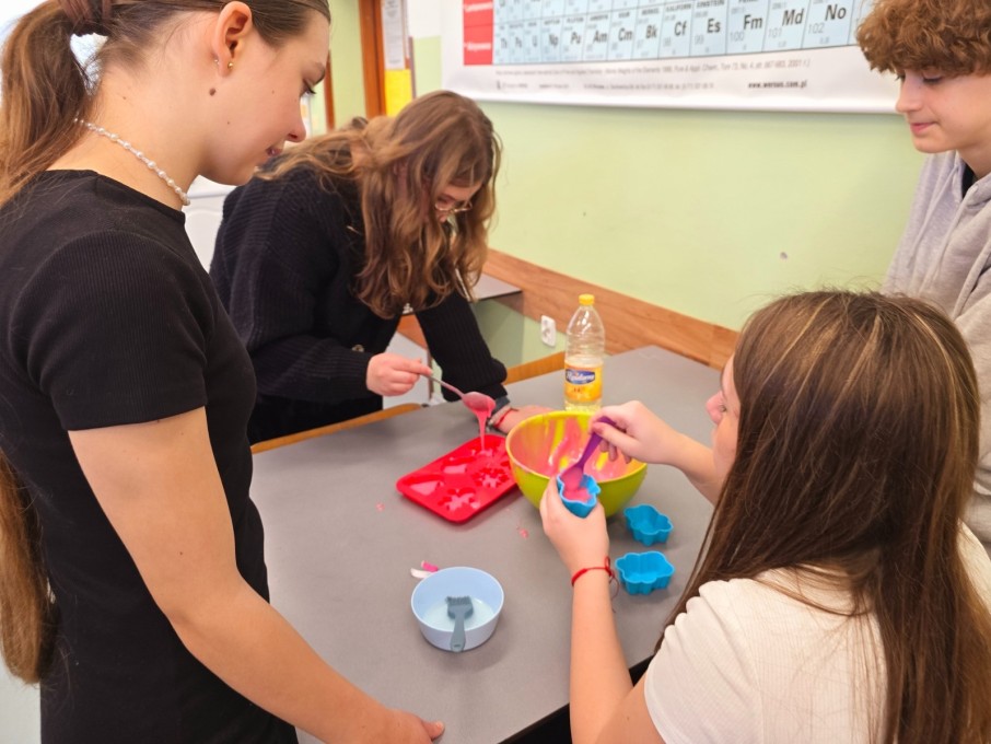 praktyczna lekcja chemii 7b (3)