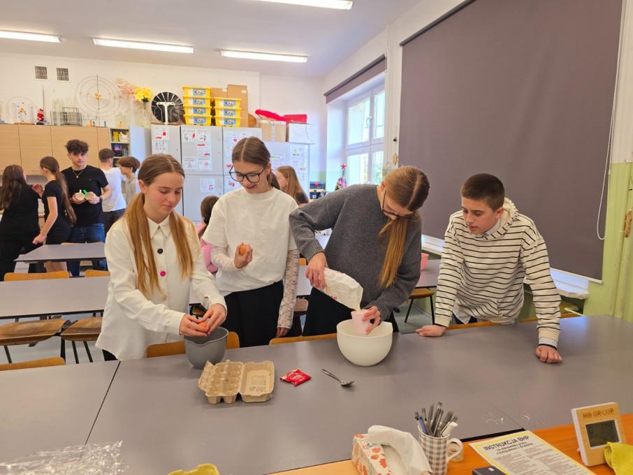 praktyczna lekcja chemii 7b (6)