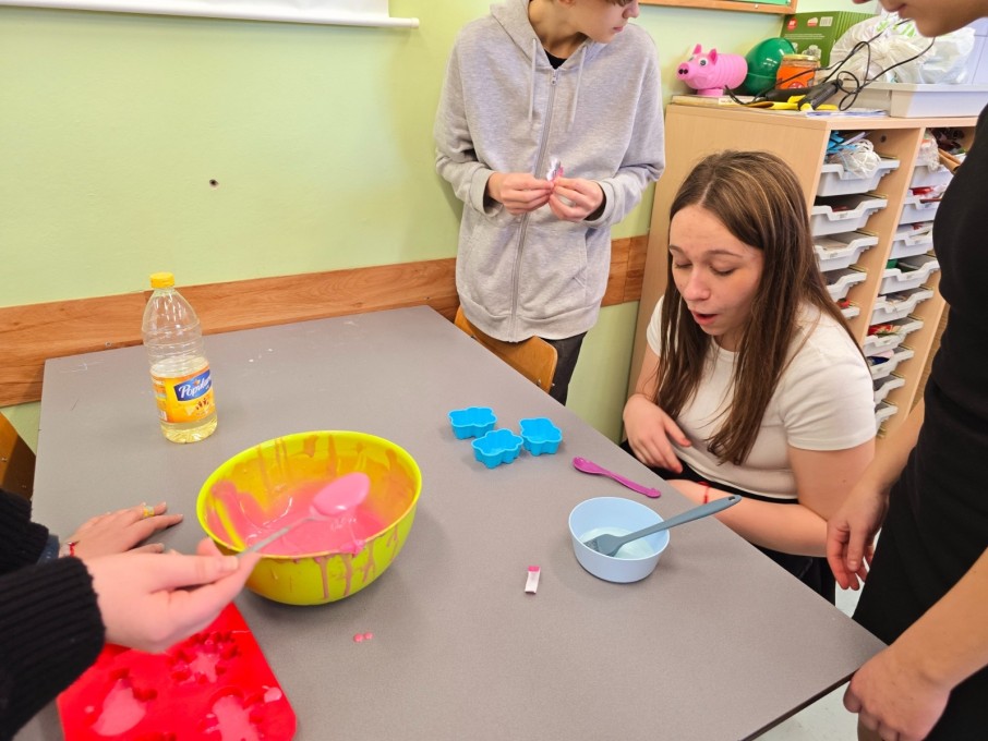 praktyczna lekcja chemii 7b (8)