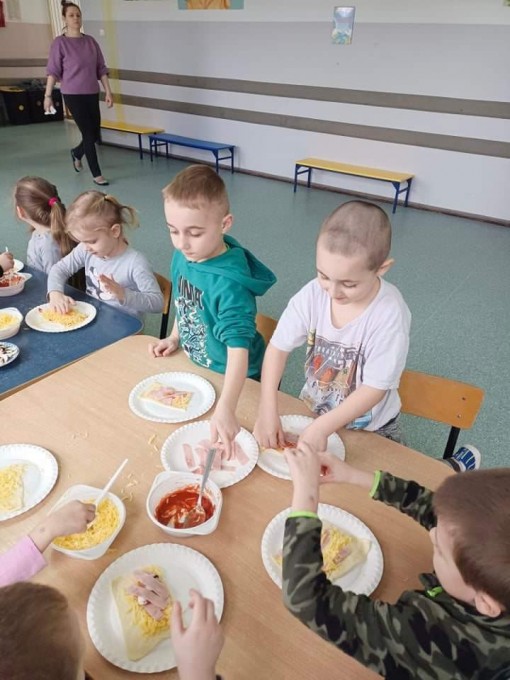 received_331417378920645