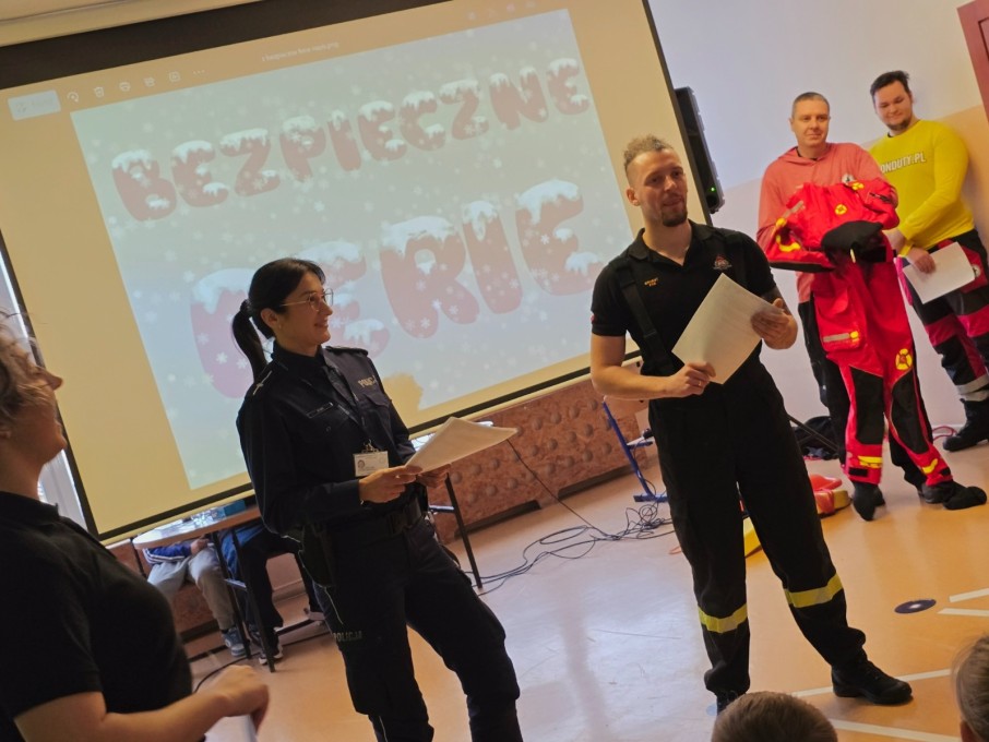 BEZPIECZNE FERIE ZE SŁUŻBAMI MUNDUROWYMI (4)