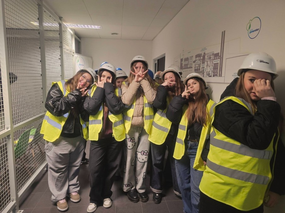 641724294_860486560360332_4671124372939743398_n